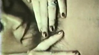 女同性恋窥视表演循环 588 60 年代和 70 年代 - 场景 1