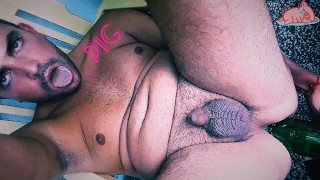 猪荡妇用啤酒瓶瞪肛门并将视频发送给继父