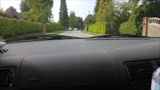 公共街头口交和他家外面的危险面部护理！