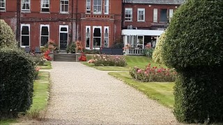 逃离婚礼进行户外公共他妈的 2