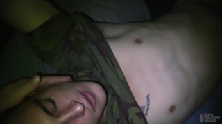 被两个大鸡巴室友叫起来淫荡三人行