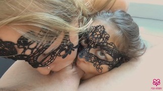 两个女孩深喉球鸡巴吮吸 69 油腻性感的屁股暨吞咽