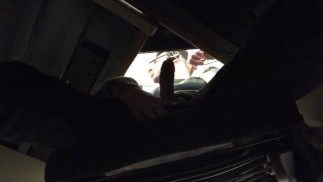 差点被抓到！工作中的免提射精