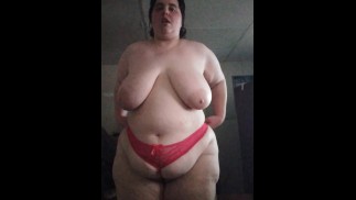 穿着红色无裆内裤的 Bbw