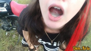 прекрасная эмо школьница трахается на мотоцикле и сосёт член получает полный рот спермы