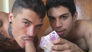 无法抗拒的纹身辣妹邀请我加入她们