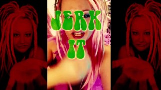 浴室 JOI 为性感的酷儿人妖 boi luke