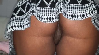 掀裙不穿内裤 - 朋友的辣妻在我看的时候打扫房子