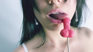 性感模特桑德拉与大天然山雀跳舞前上床