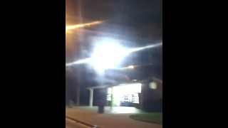 坦帕伊博尔市被点亮了！回家时，在公共休息区停下来，让乌木舔球和骑鸡巴！