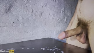 MONSTER 9 英寸公鸡和巨蛋射精厚负荷 - 19 岁 Twink （4K-60FPS）