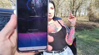 Scopata con toys e sigaretta all'aperto