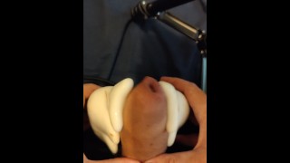 巨大的射精几乎打翻了我的三脚架