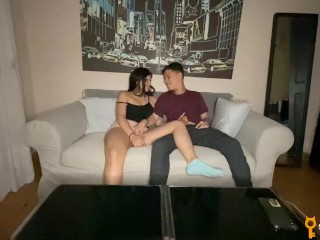 我邀请了一个朋友去看电影，但我们变得好色并改变了计划