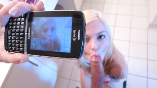 TeamSkeet - 娇小的金发少女被幸运的角质螺柱狠狠地钻了她的粉红色阴户