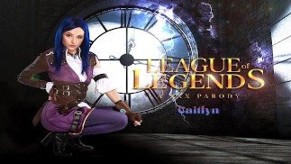娇小的艾莉·安妮 饰 LEAGUE OF LEGENDS CAITLYN 审问你 VR 色情片