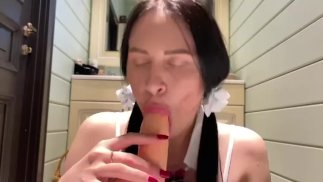 来自美丽黑发的美丽口交