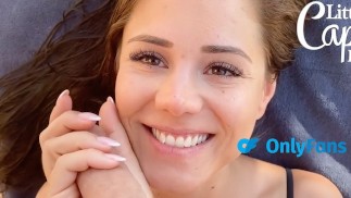 浮肿的山雀小随想曲在泳池边得到一个饼 - 外国人