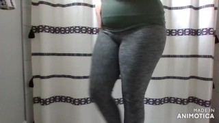 我实在忍不住弄湿了我的紧身裤