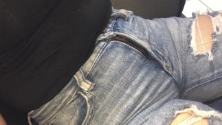 我打扮成女学生，为她张开双腿作为生日礼物！