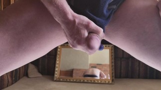 Maverick 的热鸡巴抽搐和射精射精第 1 部分（在水壶中）