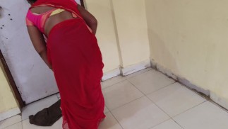 印度 bhabhi 在老板里硬他妈的