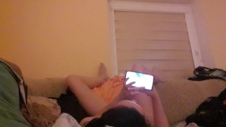 她喜欢出人头地。她说完了两遍，平静地拿起电话，给丈夫写信