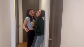 我和老板在办公室会议上互相感动，她给了我一个非常丰富的舌头