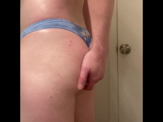 Femboy 用按摩油制作大泡泡屁股拍手 Phat 屁股几天