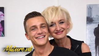 热继母与她的玩具男孩继子发生性关系