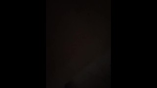 边走边撒尿......去不了洗手间，有人来帮我打扫卫生