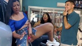 我的男朋友带我去一家性用品商店，给我买了一个振动器，这样我就可以在公共场合💦自慰