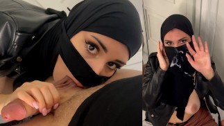 皮革中的HIJABI在NIQAB上获得了许多暨