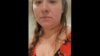 妈妈一会儿就回来了，她得上厕所了！