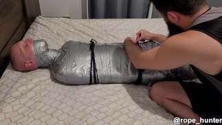 你哪儿也去不了，妈咪男孩