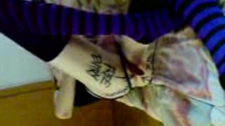 在我的屁股上放一个振动器并自慰（非常低的分辨率）