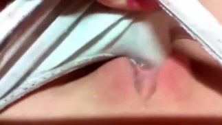 我浑身湿透了，你喜欢吗？