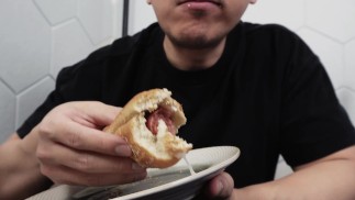 吃充满精液的热狗 ASMR