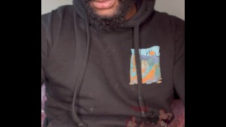 在洗衣店找了一个女孩在里屋欺骗她的男朋友（提高音量）