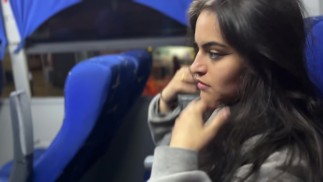 我在公交车上嗦了陌生人的牛子，他射我嘴里了