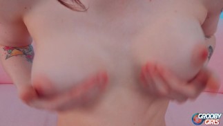 GROOBYGIRLS - 惊人的秋雨用硬鸡巴自慰