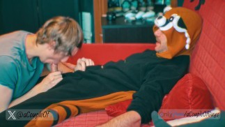 🦝我吹我的朋友，而他穿着他的 Tanooki 睡衣🦝发冷