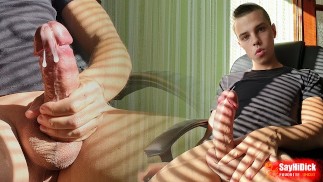 我那肥大的未切割的鸡巴充满了奶油味