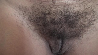 来自伊斯坦布尔的成熟土耳其戴绿帽子妻子与毛茸茸的阴户