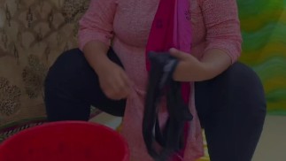 大屄线控制动大屁股和巨大的胸部Hot Egypt继母洗衣服和变得淫荡！