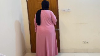 摩洛哥巨大的胸部和PAWG Beautiful Hijabi Hot阿姨想从邻居那里操屄