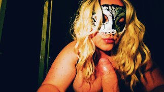 从性感的金发荡妇抽烟口活