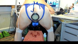 Crossdresser in Stockings stretches his analpussy with huge toys