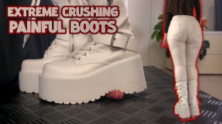 朋友的妹妹穿着带有极端鞋底胎面的巨型厚底靴粉碎鸡巴和球 - Shoejob