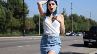 操我的继妹很好，但是在公共场合做更好~免费完整电影